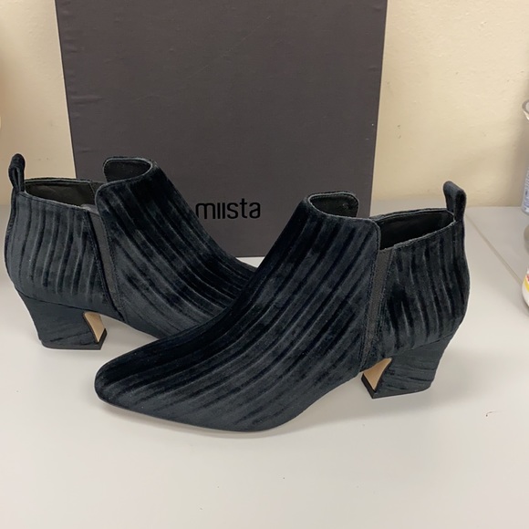 Miista Black Velvet booties perfect for fall ! - Picture 4 of 6